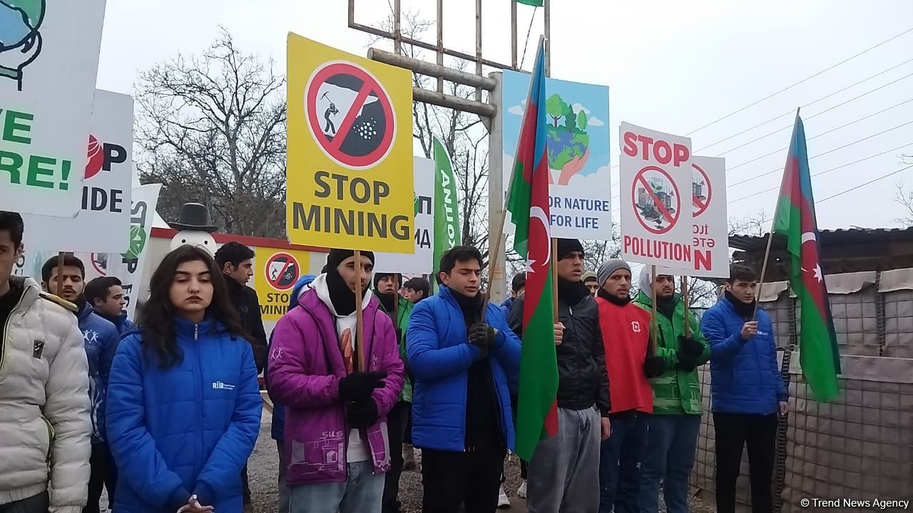 Peaceful protest of Azerbaijani eco-activists continues on Lachin-Khankendi road (PHOTO)