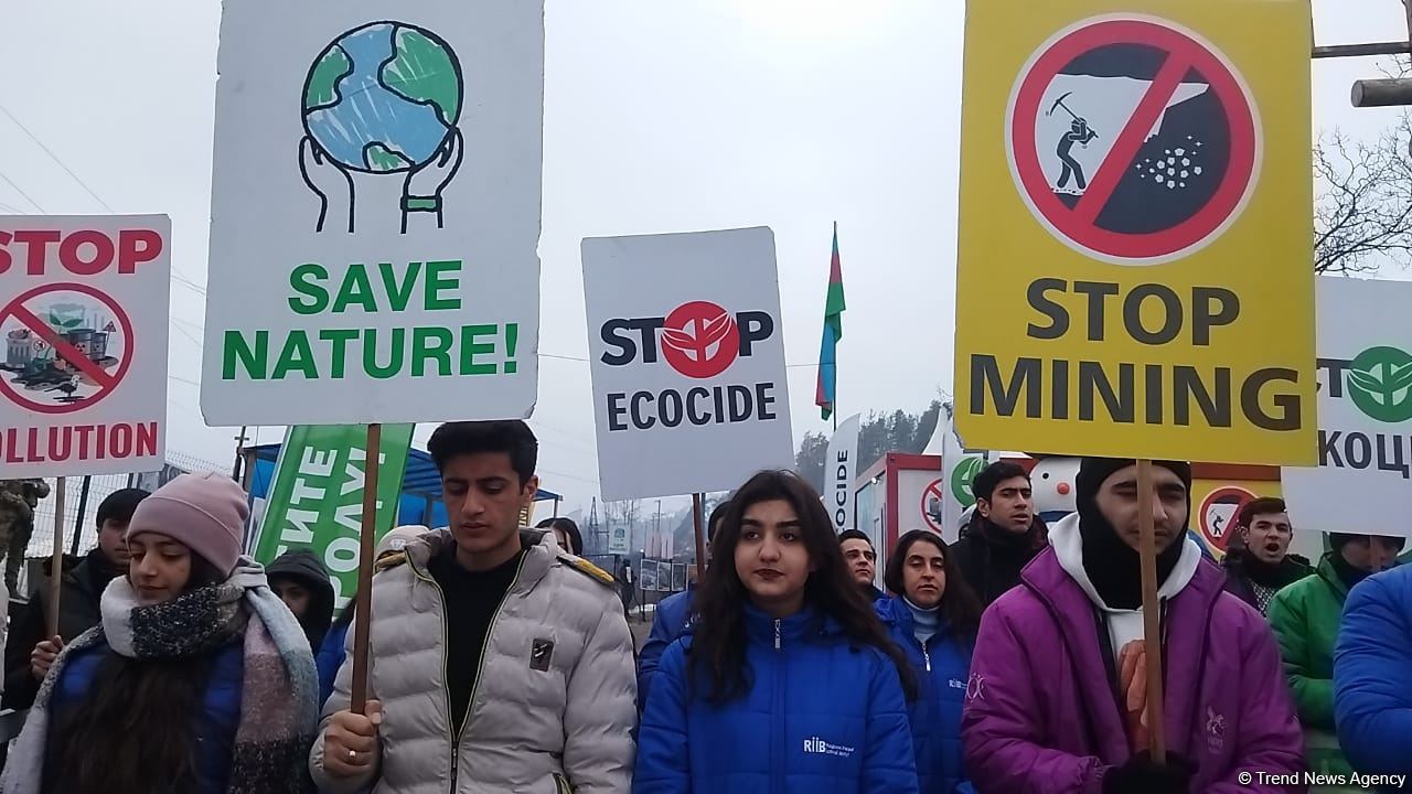 Peaceful protest of Azerbaijani eco-activists continues on Lachin-Khankendi road (PHOTO)