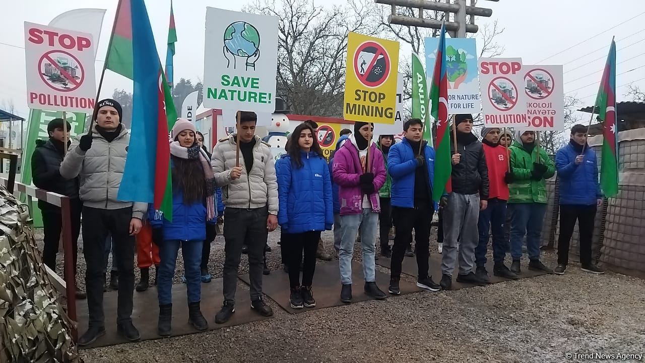 Peaceful protest of Azerbaijani eco-activists continues on Lachin-Khankendi road (PHOTO)