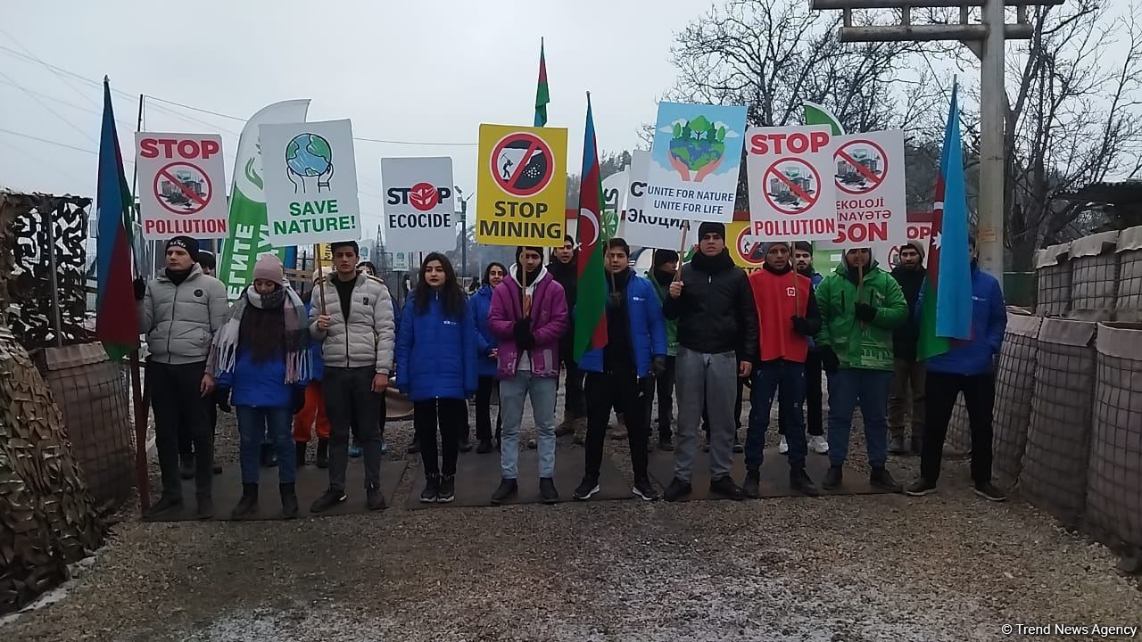 Peaceful protest of Azerbaijani eco-activists continues on Lachin-Khankendi road (PHOTO)