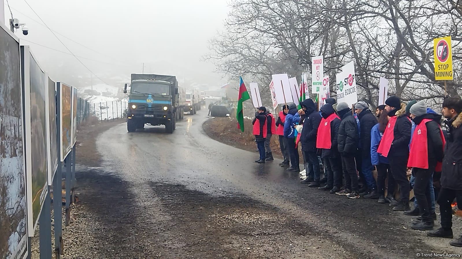 Russian peacekeepers' vehicles pass along Lachin-Khankendi road in both directions (PHOTO)