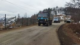 Supply vehicles of Russian peacekeepers pass freely along Azerbaijan's Lachin-Khankendi road (PHOTO)