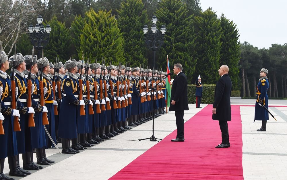 Official welcoming ceremony held for President of Romania (PHOTO/VIDEO)