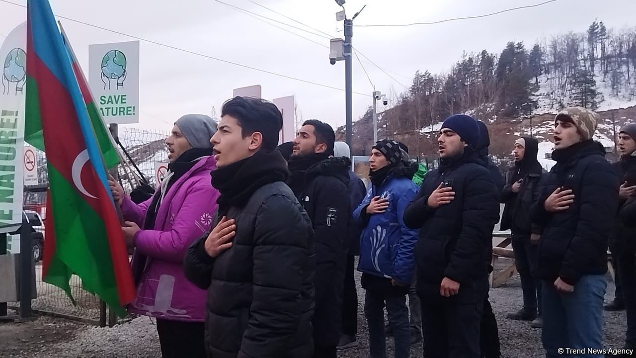 Peaceful protest of Azerbaijani eco-activists continues on Lachin-Khankendi road (PHOTO)