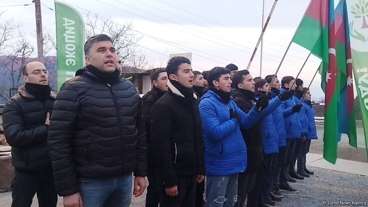Peaceful protest of Azerbaijani eco-activists continues on Lachin-Khankendi road (PHOTO)