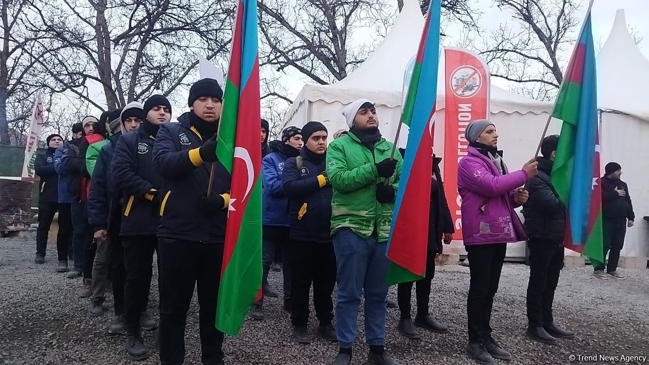 Peaceful protest of Azerbaijani eco-activists continues on Lachin-Khankendi road (PHOTO)