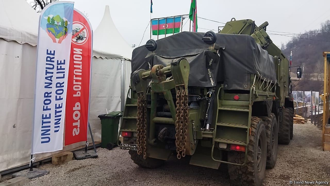 Six supply vehicles of Russian peacekeepers pass freely along Azerbaijan's Lachin-Khankendi road (PHOTO)