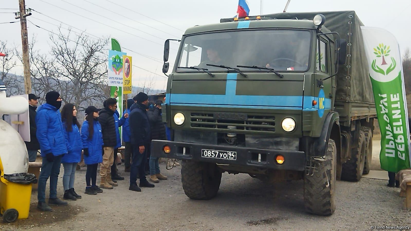 Six supply vehicles of Russian peacekeepers pass freely along Azerbaijan's Lachin-Khankendi road (PHOTO)