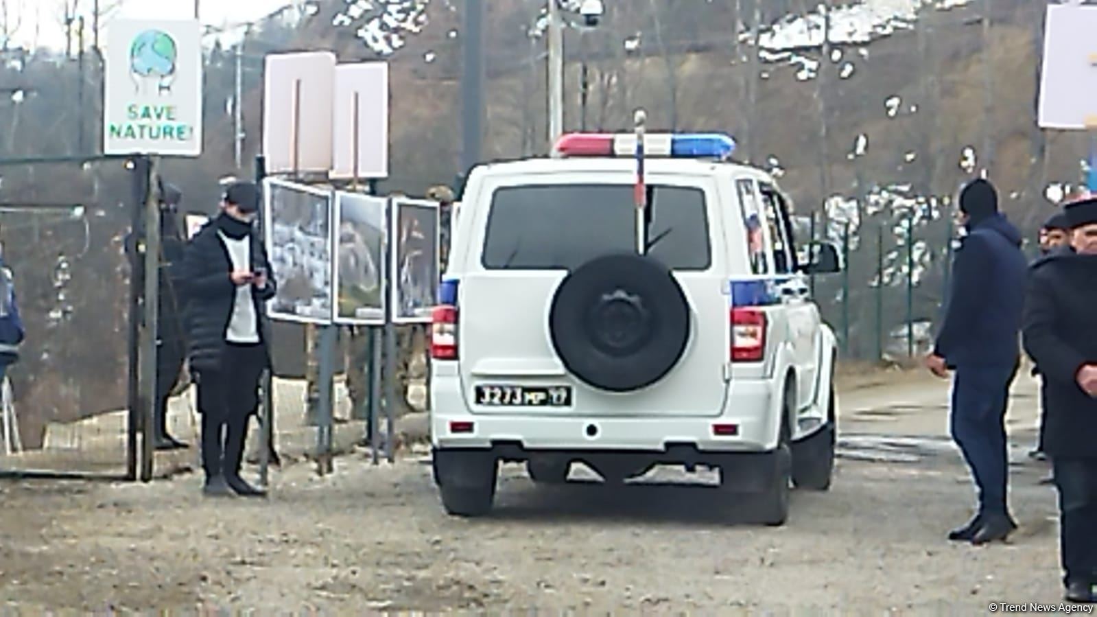 Six supply vehicles of Russian peacekeepers pass freely along Azerbaijan's Lachin-Khankendi road (PHOTO)