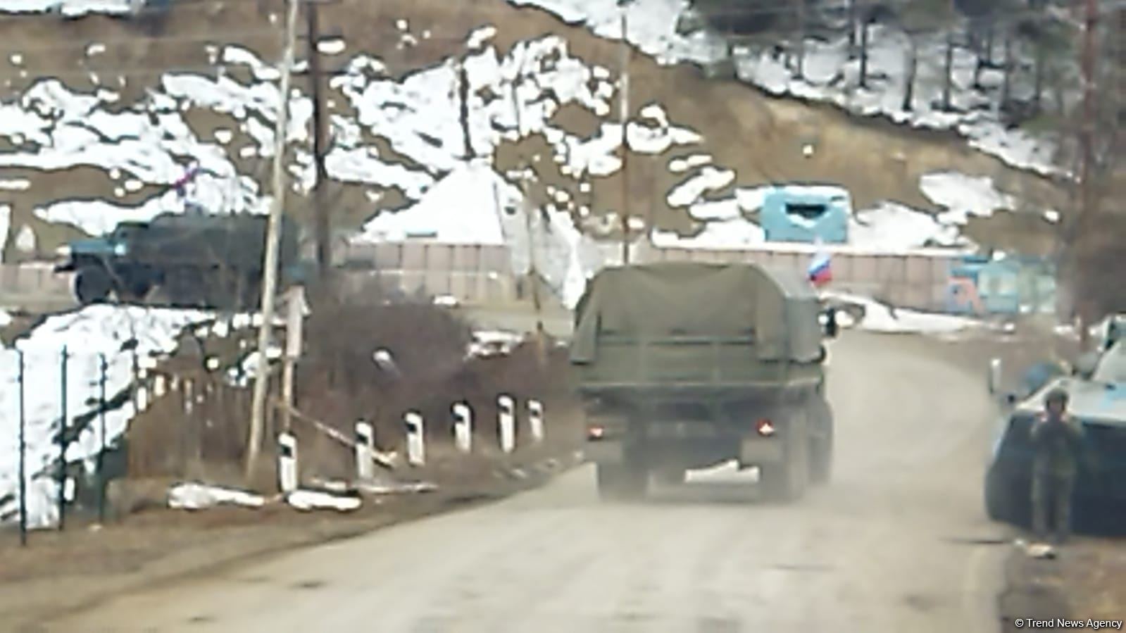 Six supply vehicles of Russian peacekeepers pass freely along Azerbaijan's Lachin-Khankendi road (PHOTO)