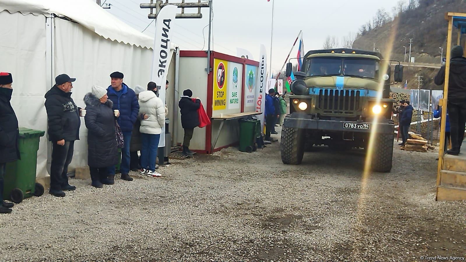 Six supply vehicles of Russian peacekeepers pass freely along Azerbaijan's Lachin-Khankendi road (PHOTO)
