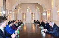 President Ilham Aliyev receives delegation headed by EU Commissioner (PHOTO/VIDEO)