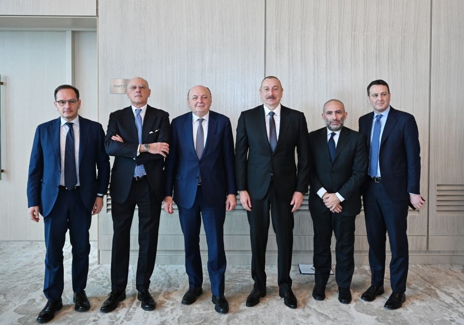 President Ilham Aliyev receives Minister of Environment and Energy Security of Italy (PHOTO/VIDEO)