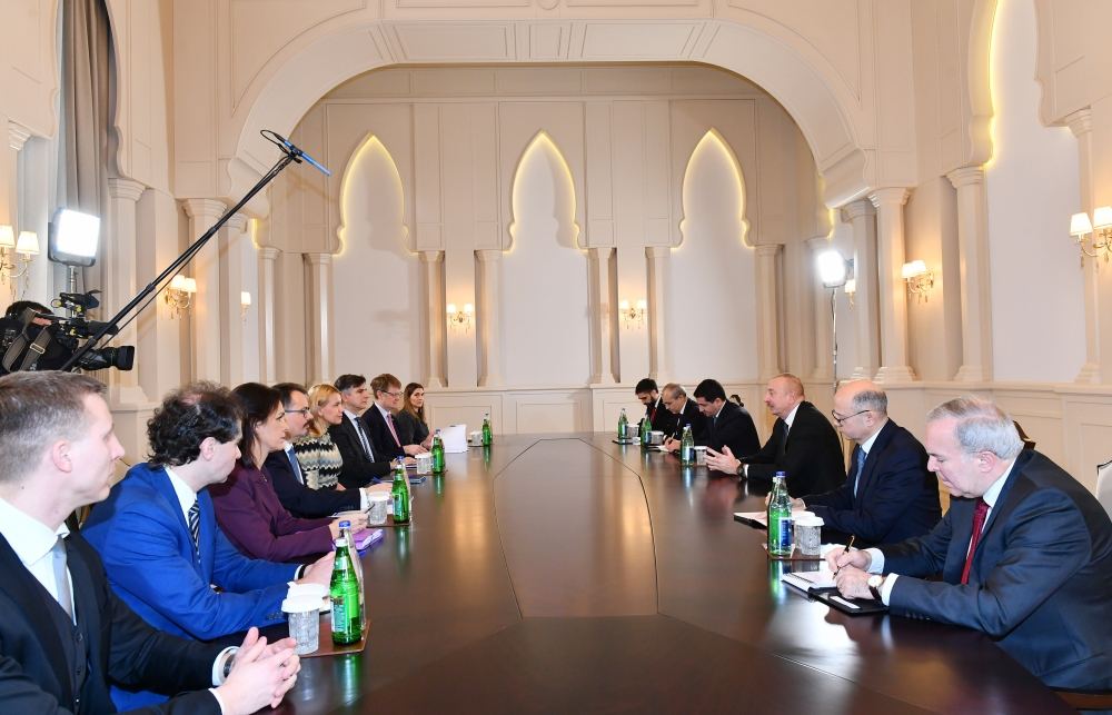 President Ilham Aliyev receives delegation headed by EU Commissioner (PHOTO/VIDEO)