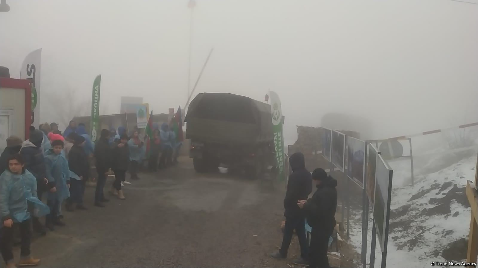 Trucks of Russian peacekeepers pass freely along Azerbaijan's Lachin-Khankendi road (PHOTO)