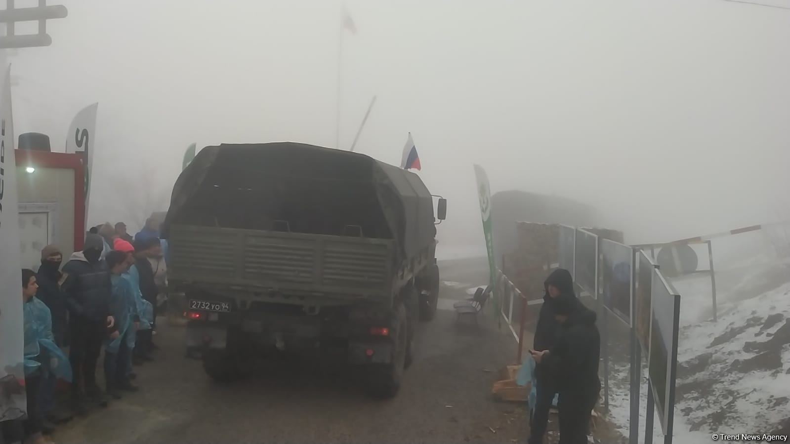 Trucks of Russian peacekeepers pass freely along Azerbaijan's Lachin-Khankendi road (PHOTO)