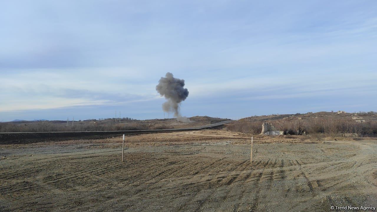Travelers observe mine explosion process in Azerbaijan's Fuzuli (PHOTO/VIDEO)