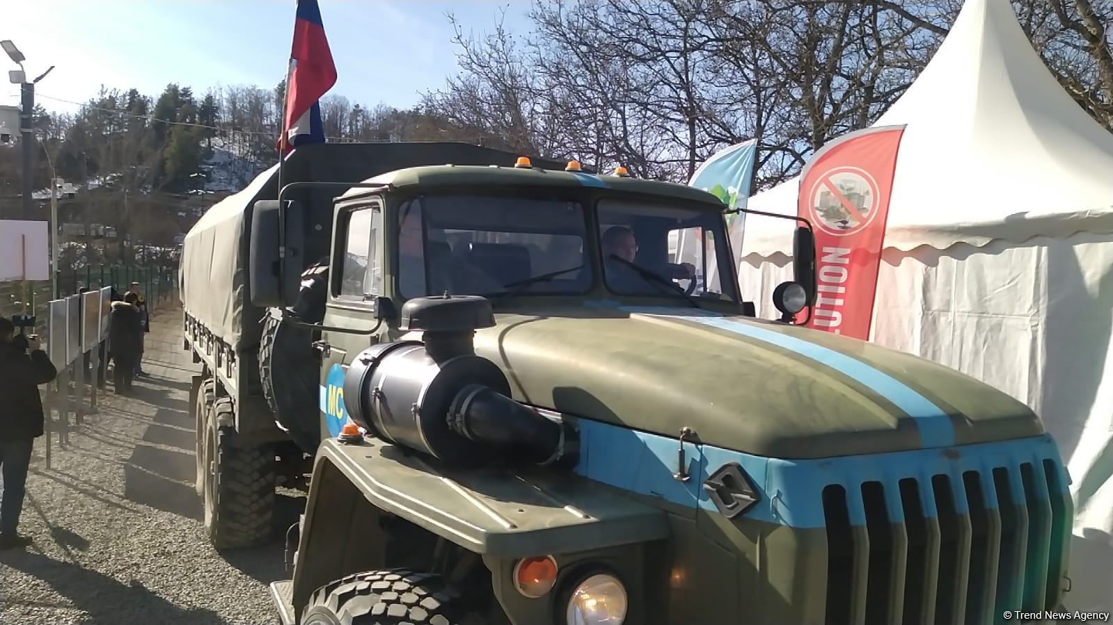 Over dozen vehicles of Russian peacekeepers pass freely along Azerbaijan's Lachin-Khankendi road (PHOTO)