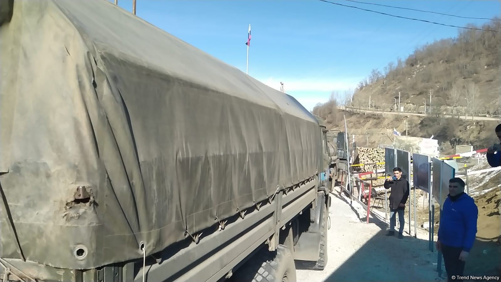 Over dozen vehicles of Russian peacekeepers pass freely along Azerbaijan's Lachin-Khankendi road (PHOTO)