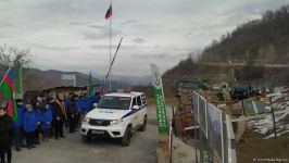 Vehicles of Russian peacekeepers pass freely along Azerbaijan's Lachin-Khankendi road (PHOTO)