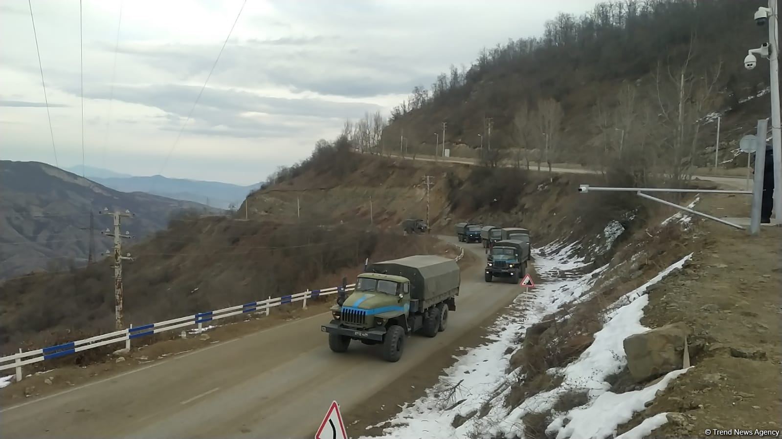 Numerous vehicles of Russian peacekeepers pass freely along Azerbaijan's Lachin-Khankendi road (PHOTO)
