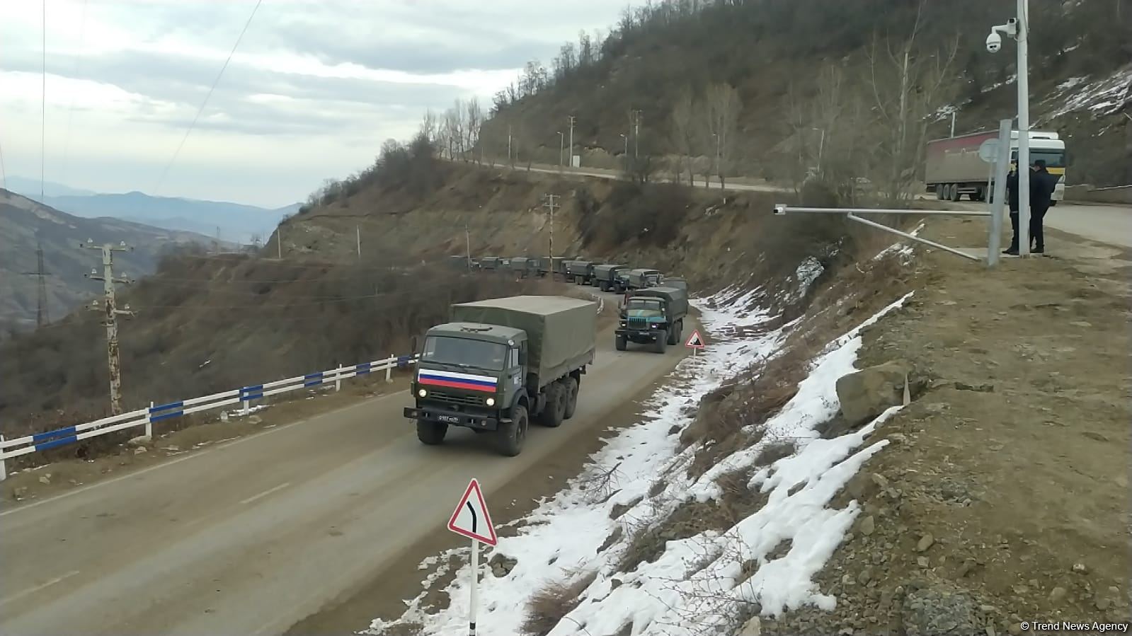 Numerous vehicles of Russian peacekeepers pass freely along Azerbaijan's Lachin-Khankendi road (PHOTO)