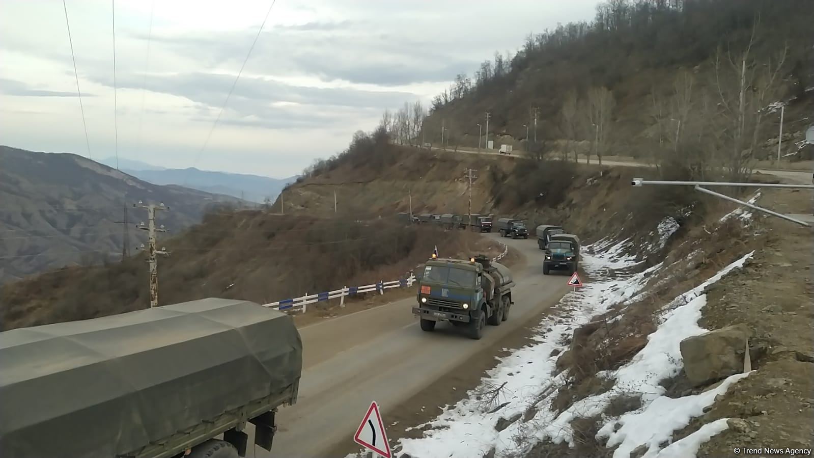 Numerous vehicles of Russian peacekeepers pass freely along Azerbaijan's Lachin-Khankendi road (PHOTO)