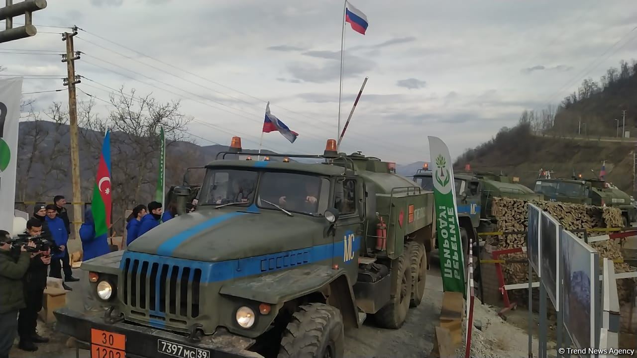 Vehicles of Russian peacekeepers pass freely along Azerbaijan's Lachin-Khankendi road (PHOTO)