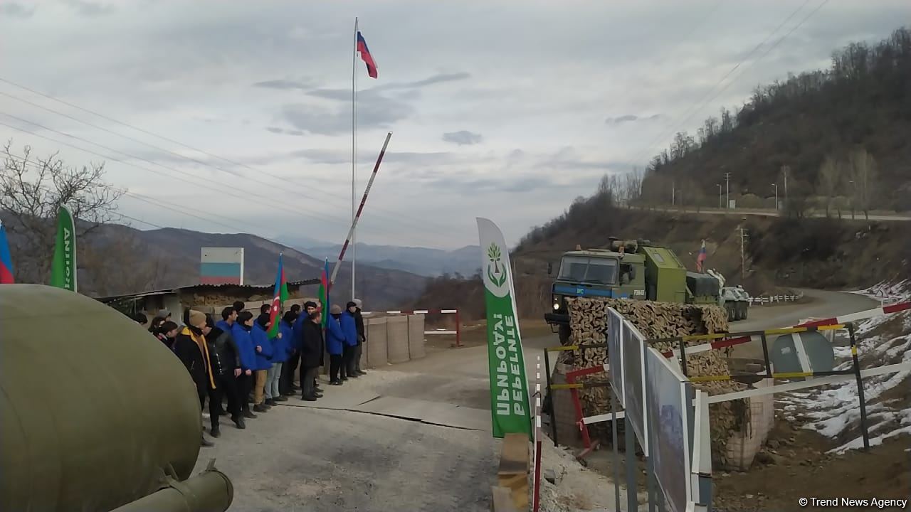 Vehicles of Russian peacekeepers pass freely along Azerbaijan's Lachin-Khankendi road (PHOTO)