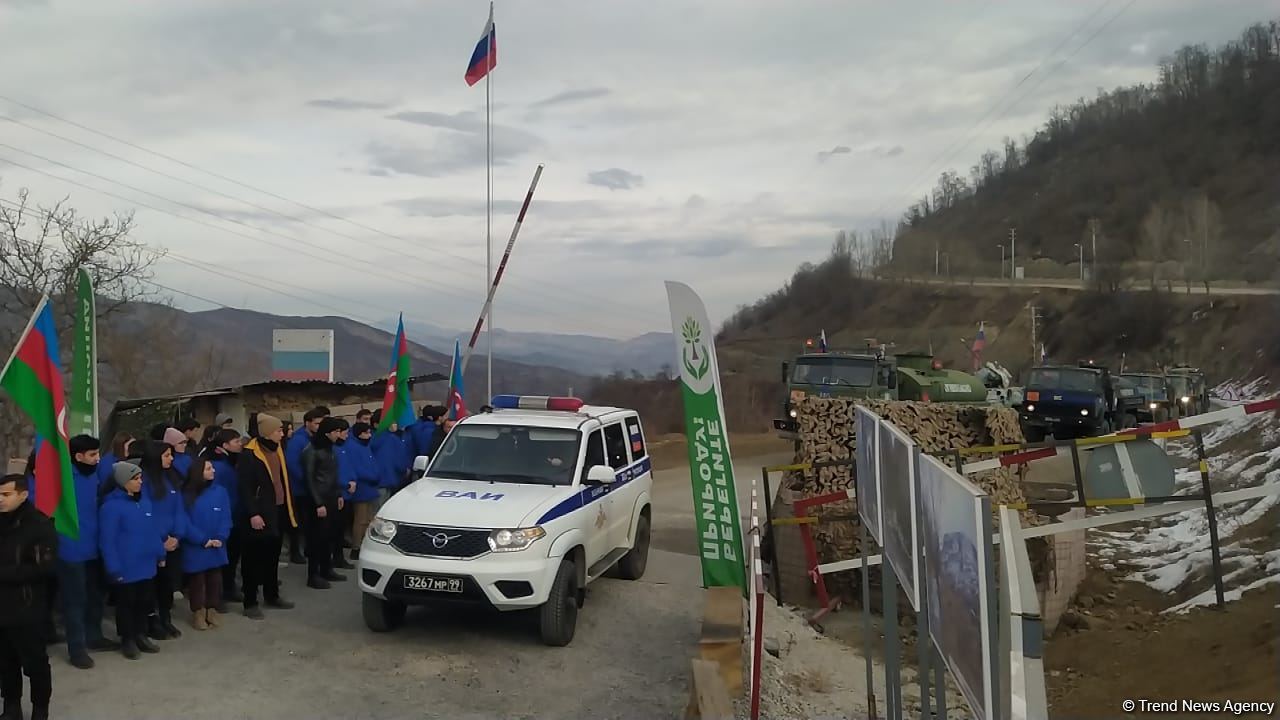 Vehicles of Russian peacekeepers pass freely along Azerbaijan's Lachin-Khankendi road (PHOTO)