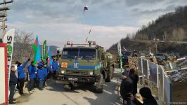 Supply vehicles of Russian peacekeepers pass freely along Azerbaijan's Lachin-Khankendi road (PHOTO)