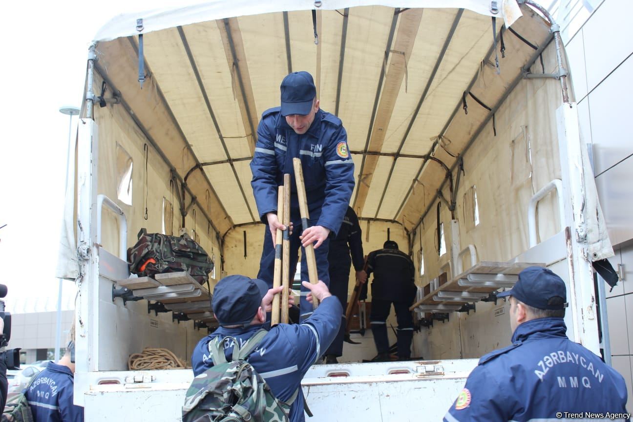Azerbaijanis doing search & rescue operations in quake-hit Türkiye (PHOTO)
