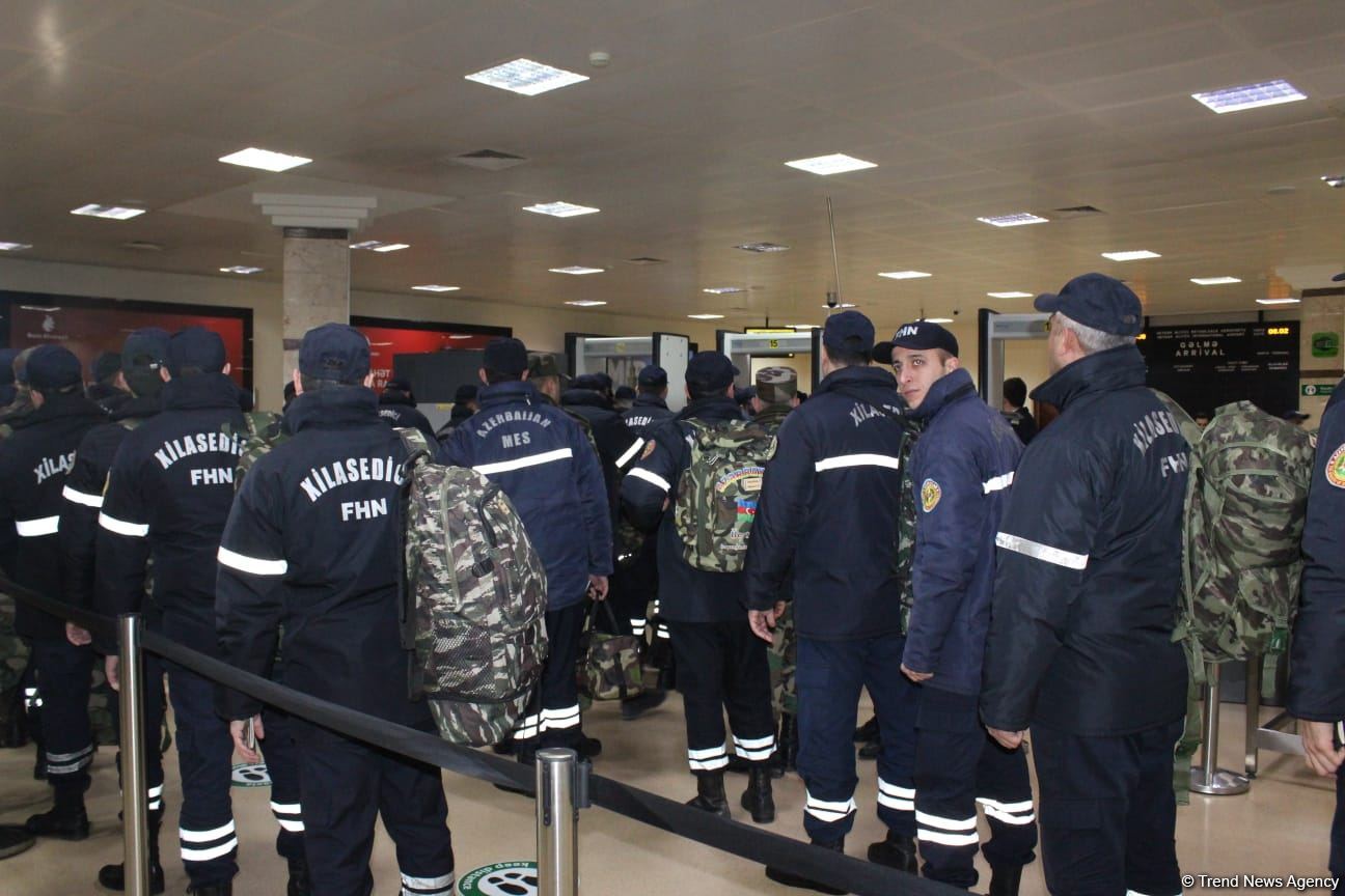 Azerbaijanis doing search & rescue operations in quake-hit Türkiye (PHOTO)