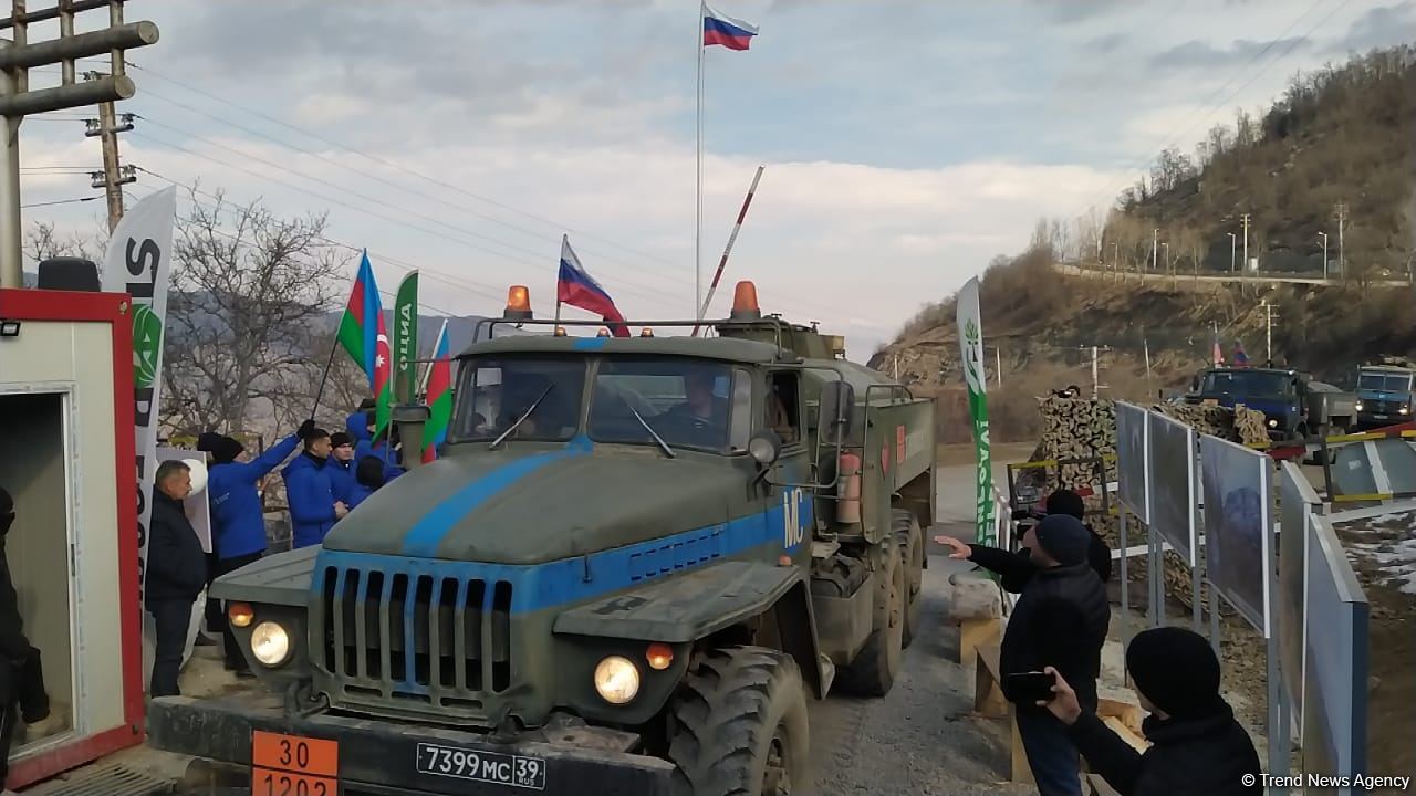 Supply vehicles of Russian peacekeepers pass freely along Azerbaijan's Lachin-Khankendi road (PHOTO)