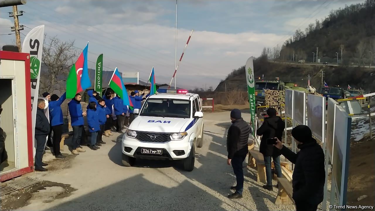Supply vehicles of Russian peacekeepers pass freely along Azerbaijan's Lachin-Khankendi road (PHOTO)
