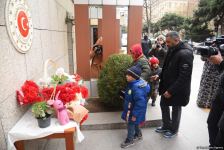 Azerbaijani citizens honor memory of victims of earthquake in Türkiye (PHOTO/VIDEO)