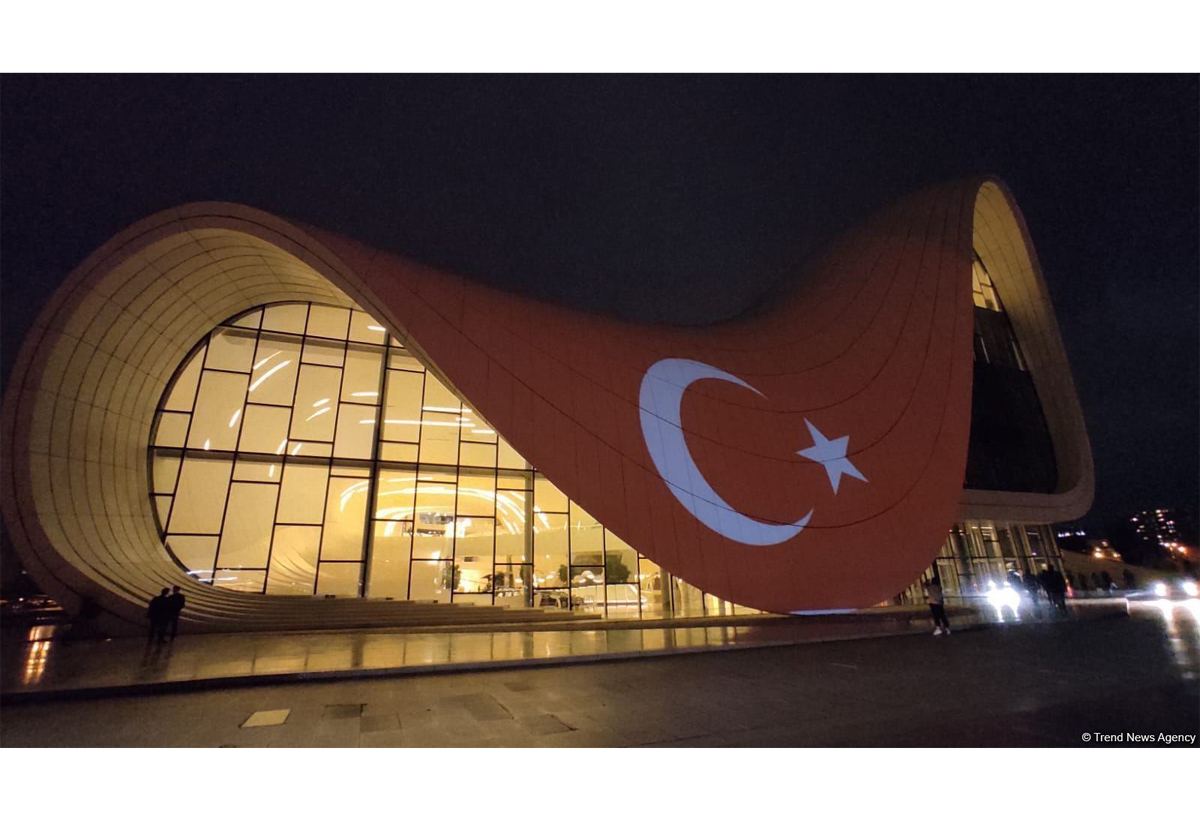 Heydar Aliyev Center in Baku to turn Turkish national colors
