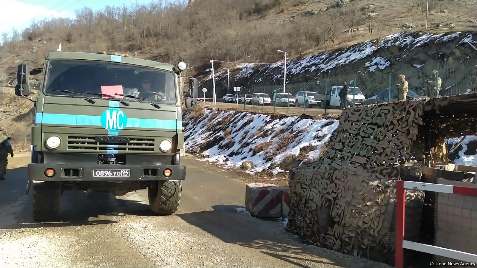 Trucks of Russian peacekeepers move along Azerbaijan's Lachin-Khankendi road (PHOTO)