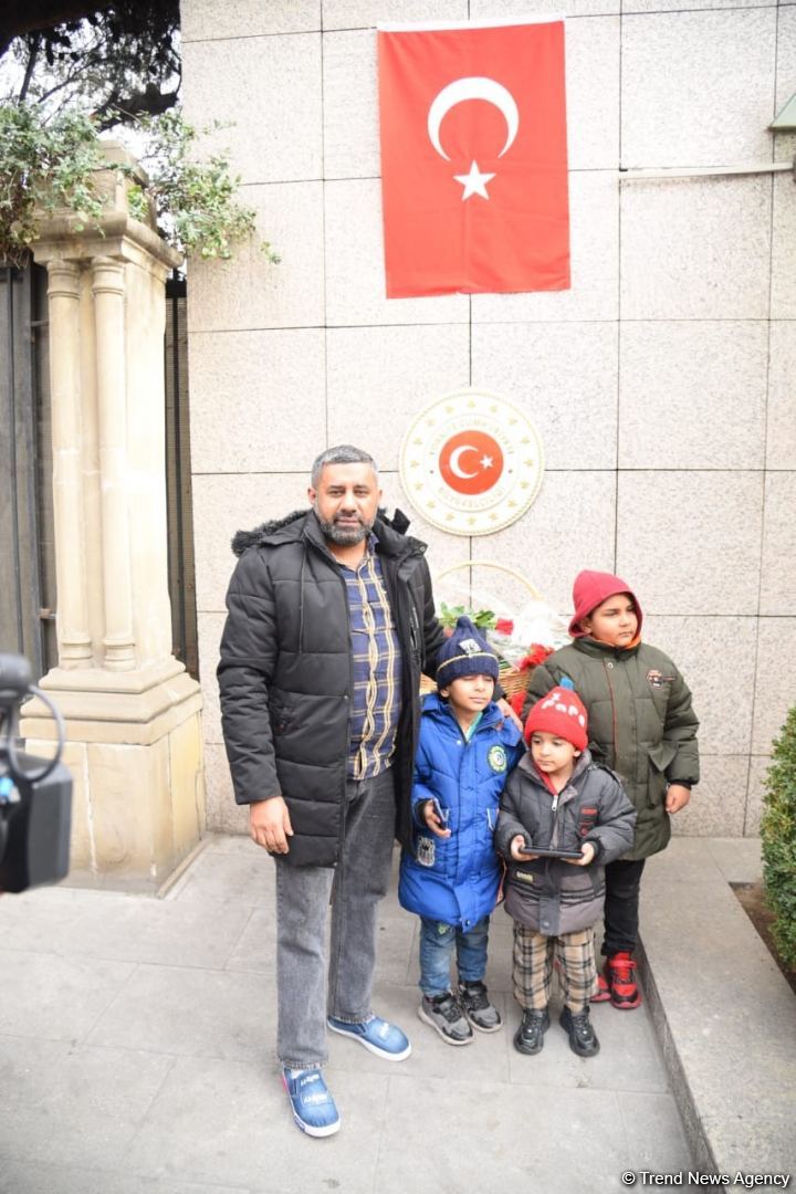 Azerbaijani citizens honor memory of victims of earthquake in Türkiye (PHOTO/VIDEO)