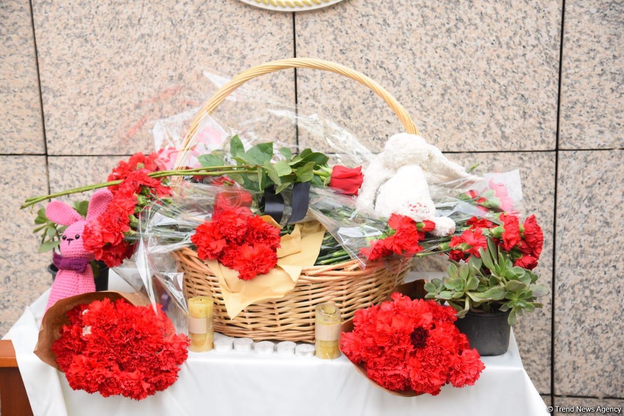 Azerbaijani citizens honor memory of victims of earthquake in Türkiye (PHOTO/VIDEO)