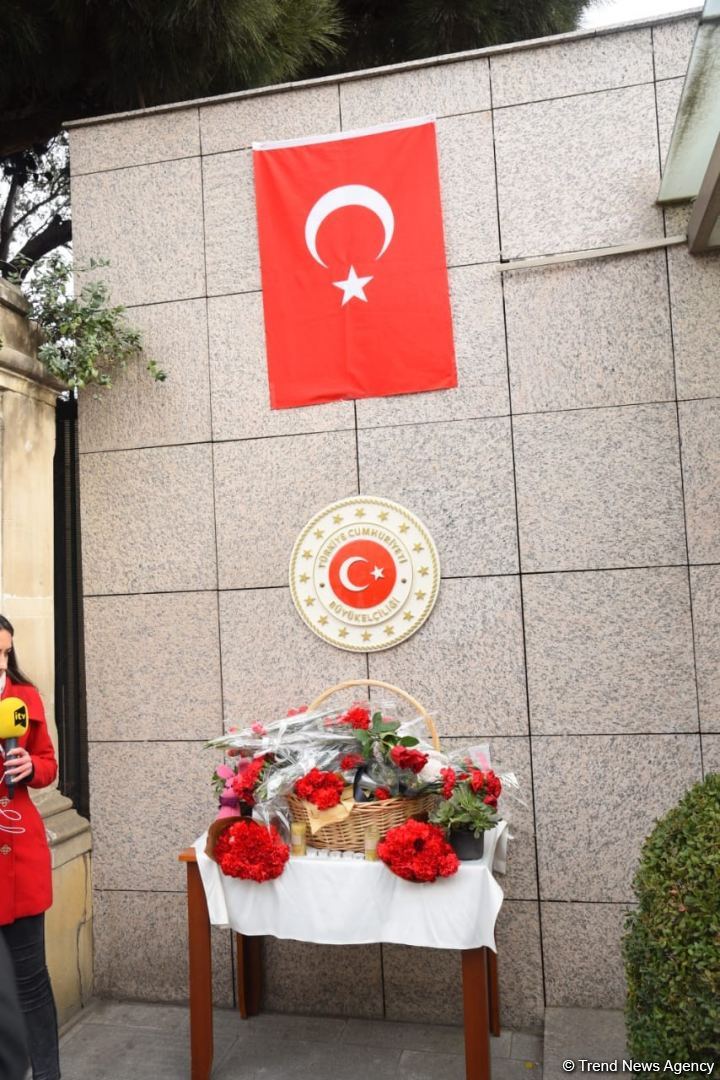 Azerbaijani citizens honor memory of victims of earthquake in Türkiye (PHOTO/VIDEO)