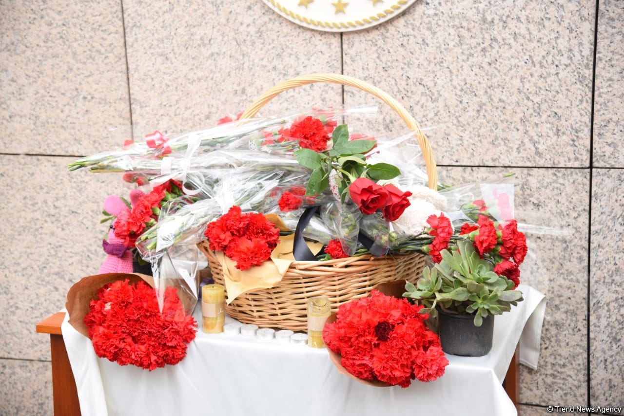 Azerbaijani citizens honor memory of victims of earthquake in Türkiye (PHOTO/VIDEO)