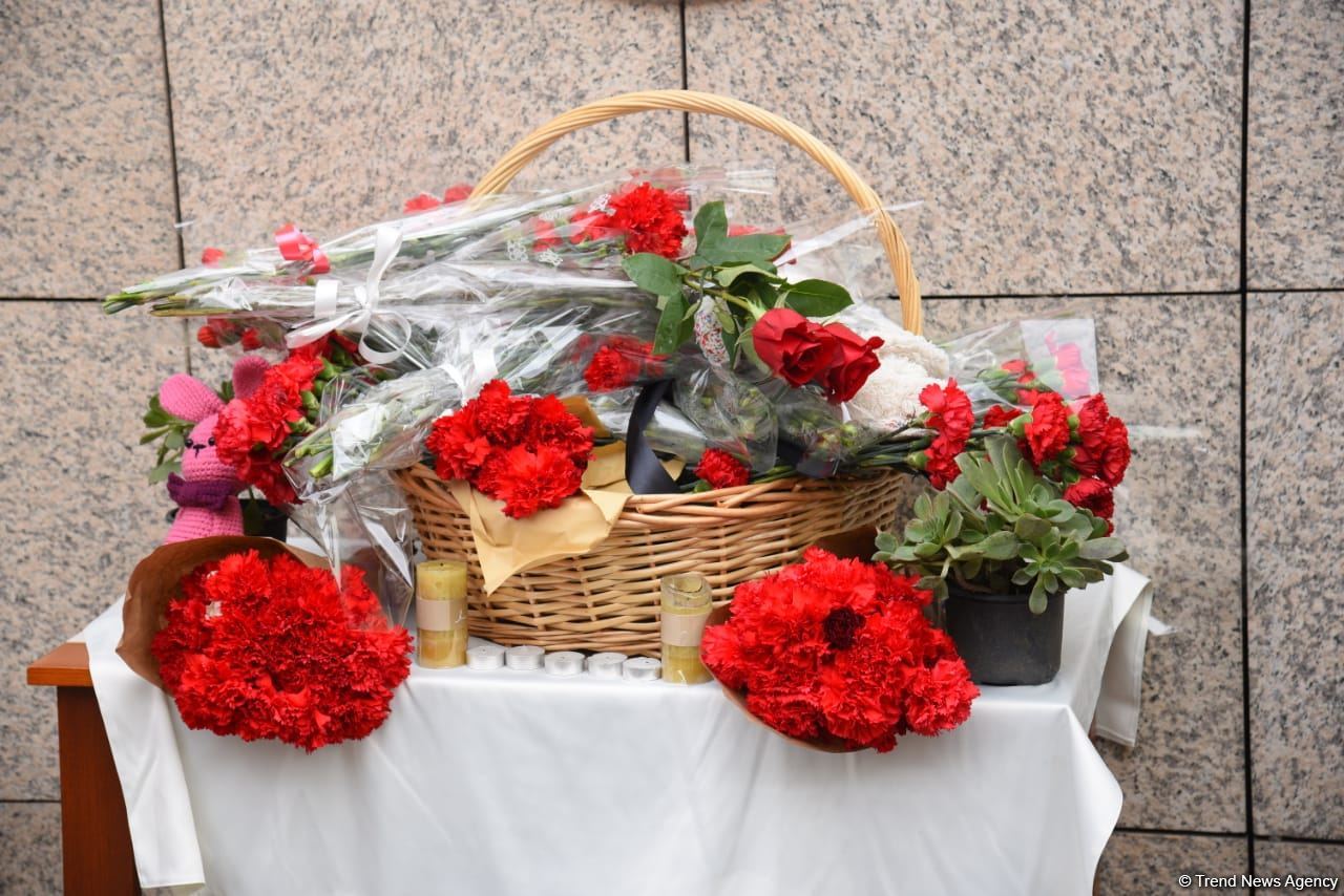 Azerbaijani citizens honor memory of victims of earthquake in Türkiye (PHOTO/VIDEO)