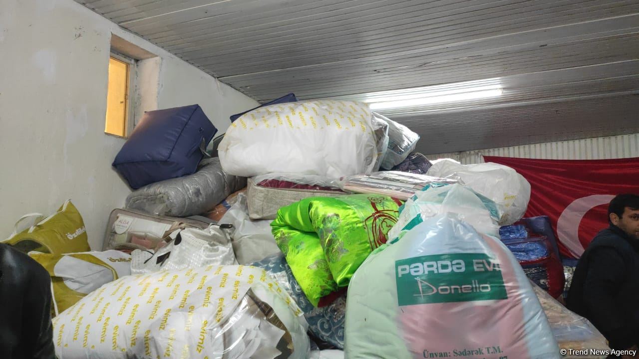 Azerbaijani citizens collecting humanitarian aid for quake-affected people in fraternal Türkiye (PHOTO/VIDEO)