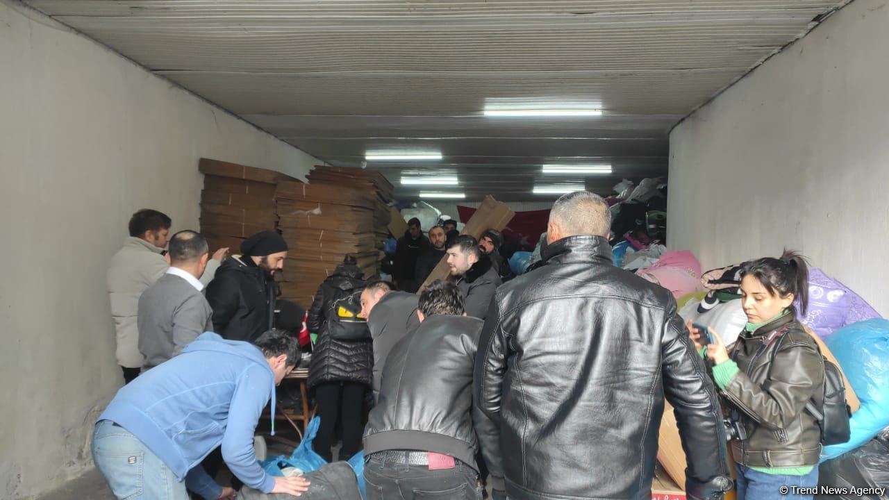 Azerbaijani citizens collecting humanitarian aid for quake-affected people in fraternal Türkiye (PHOTO/VIDEO)