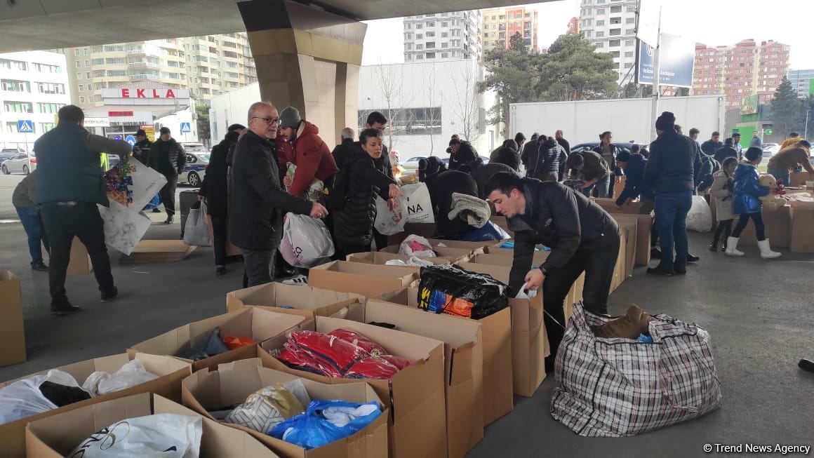 Azerbaijani citizens collecting humanitarian aid for quake-affected people in fraternal Türkiye (PHOTO/VIDEO)