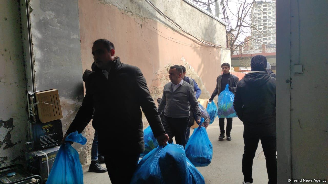 Azerbaijani citizens collecting humanitarian aid for quake-affected people in fraternal Türkiye (PHOTO/VIDEO)