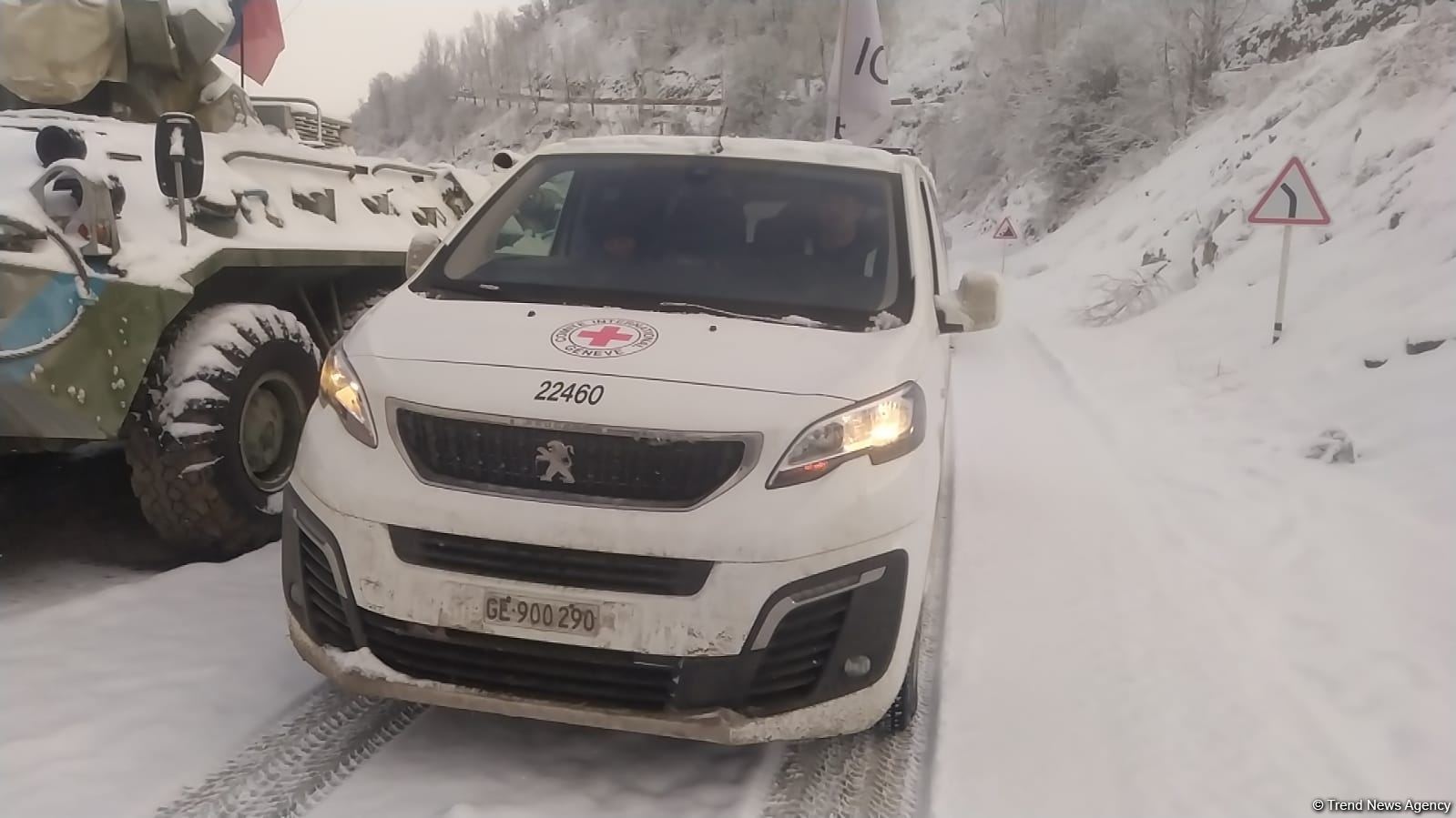 Four ICRC vehicles move freely along Azerbaijan's Lachin-Khankendi road (PHOTO)
