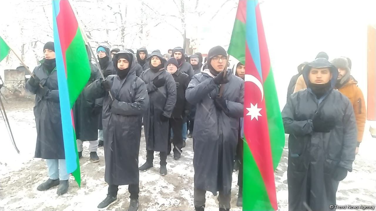Peaceful protest of Azerbaijani eco-activists continues on Lachin-Khankendi road (PHOTO)