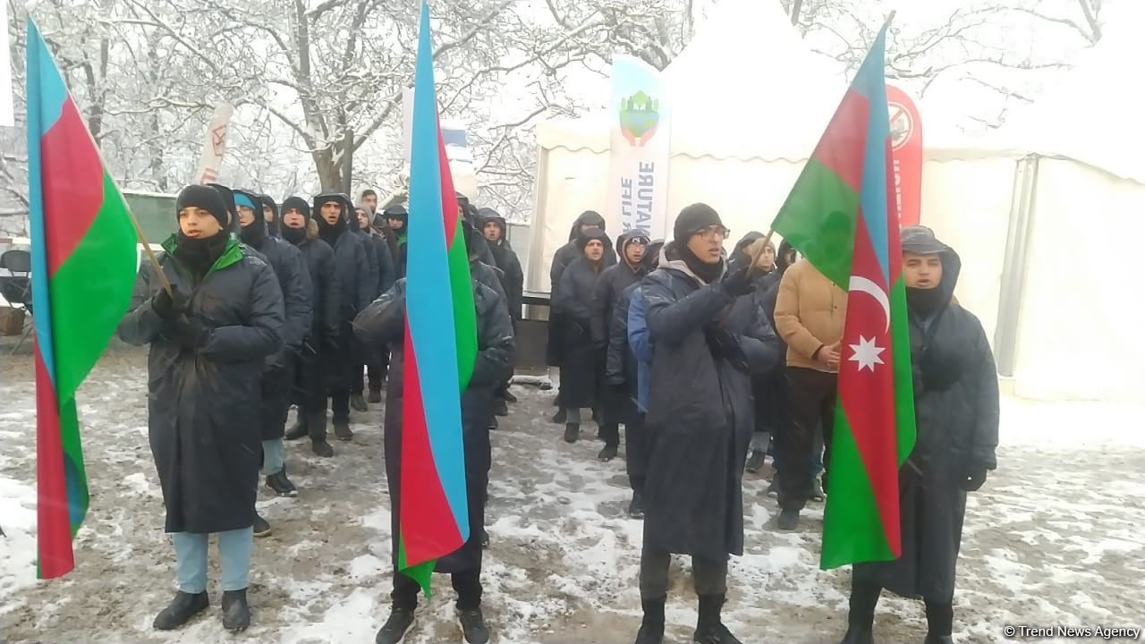 Peaceful protest of Azerbaijani eco-activists continues on Lachin-Khankendi road (PHOTO)